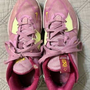 Nike Kyrie Low 5 Orchid Athletic Shoes